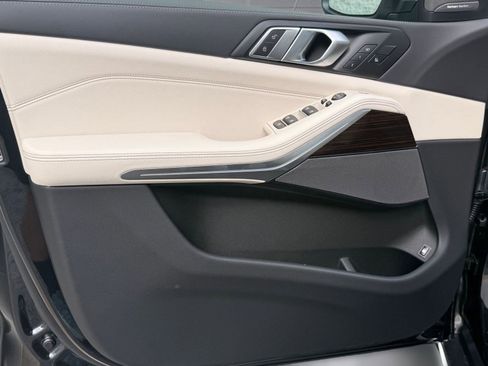 New 2026 BMW X5 xDrive50e image 11