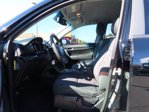 Used 2012 Kia Sorento LX AWD/4WD image 16