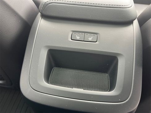 Used 2024 Volvo XC60 T8 Ultimate image 19