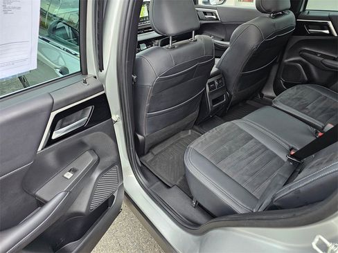 Used 2023 Mitsubishi Outlander SE image 9