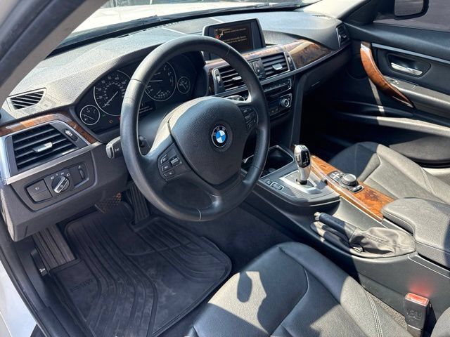 Used 2017 BMW 320i xDrive Sedan AWD/4WD image 22