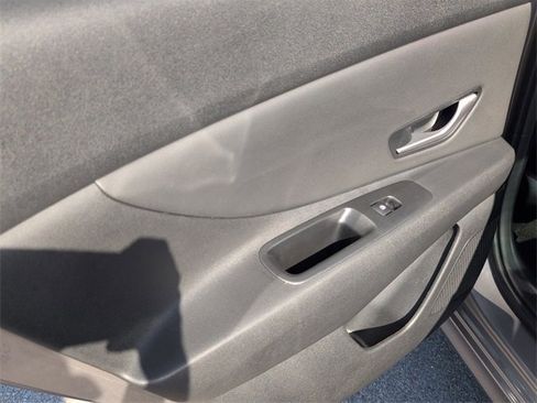 Used 2022 Hyundai Elantra Limited w/ Cargo Package image 32