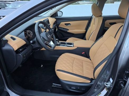 Used 2025 Nissan Sentra SV w/ SV Premium Package image 19