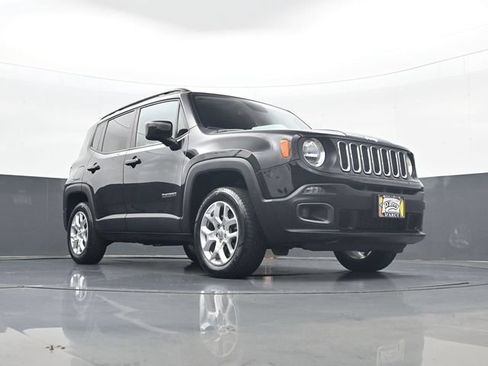 Used 2018 Jeep Renegade Latitude w/ Cold Weather Group AWD/4WD image 23