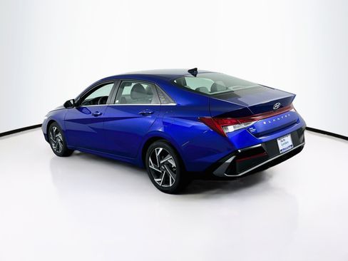 Used 2024 Hyundai Elantra SEL w/ Convenience Package FWD image 7