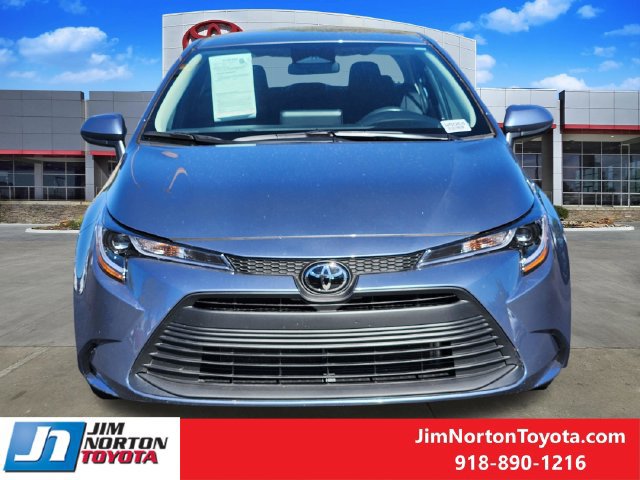 Used 2026 Toyota Corolla LE FWD image 2