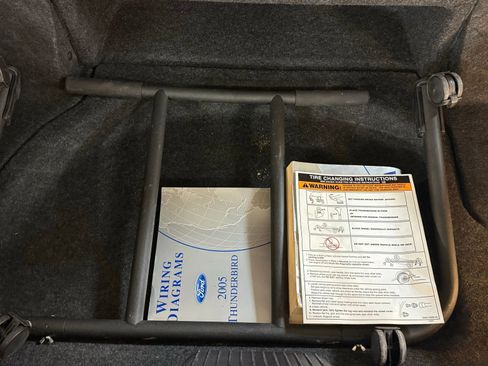 Used 2005 Ford Thunderbird image 12