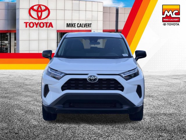 Used 2024 Toyota RAV4 LE FWD image 3