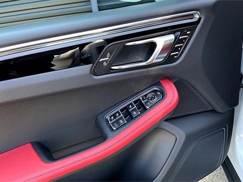 New 2025 Porsche Macan image 28