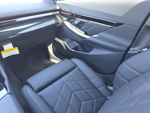 New 2025 BMW 530i w/ Premium Package image 17