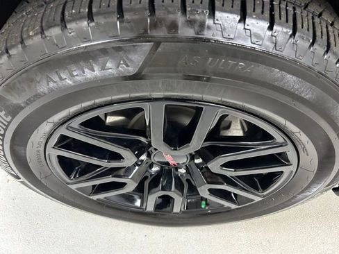 Used 2023 GMC Sierra 1500 Elevation image 9