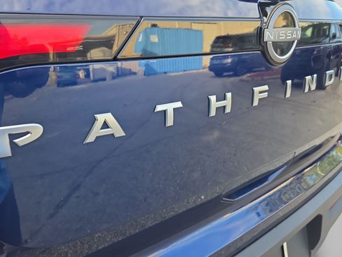 Used 2025 Nissan Pathfinder SV FWD image 31