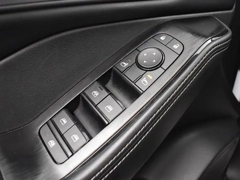 Used 2025 Nissan Rogue SV image 21