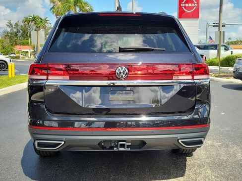 Used 2024 Volkswagen Atlas SE w/ Panoramic Sunroof Package FWD image 5