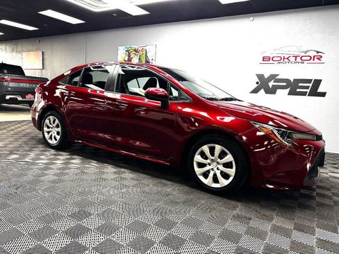 Used 2022 Toyota Corolla LE FWD image 2