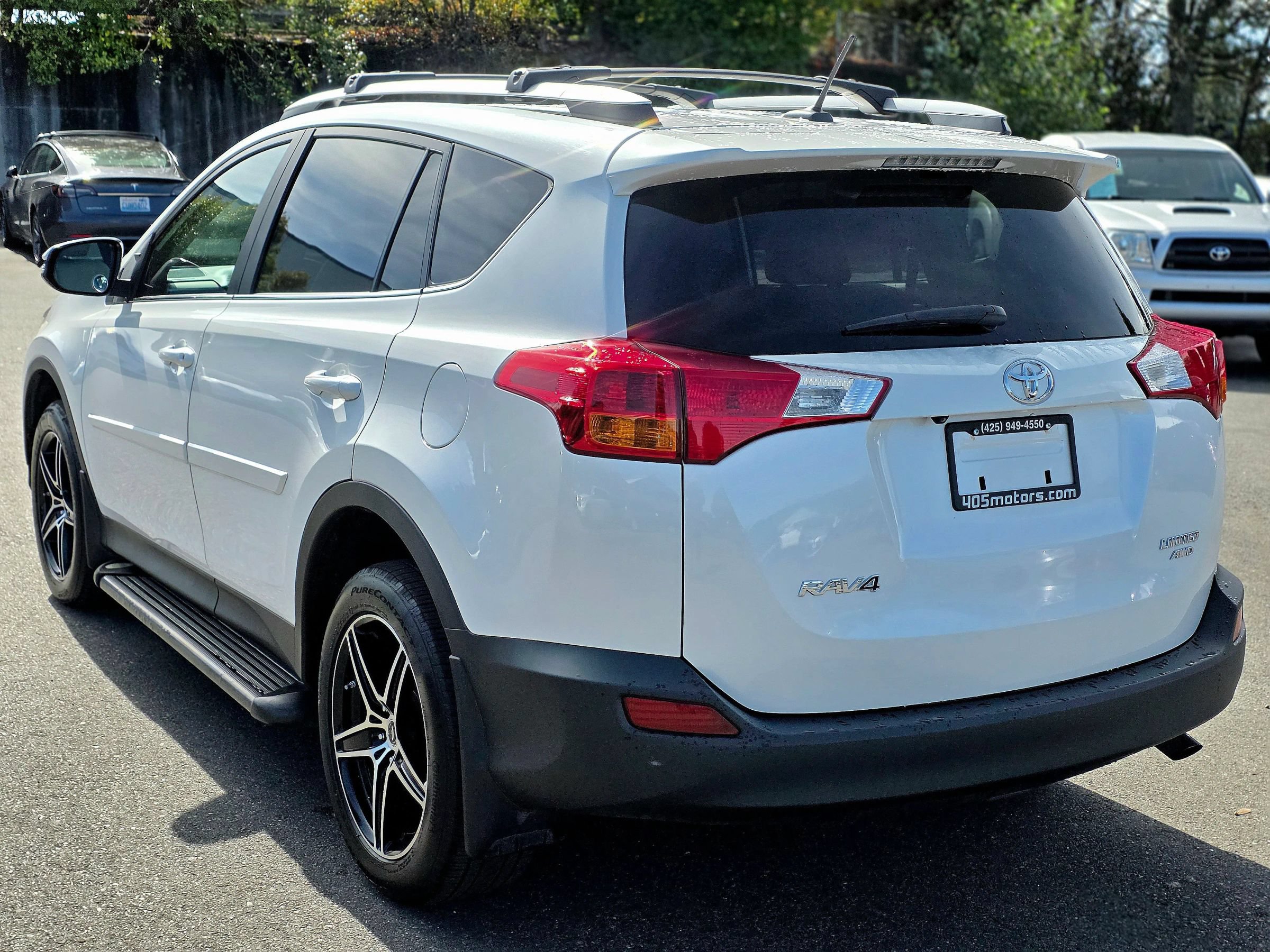 Used 2014 Toyota RAV4 Limited w/ Technology Package AWD/4WD image 9