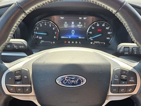 Used 2021 Ford Explorer XLT image 23