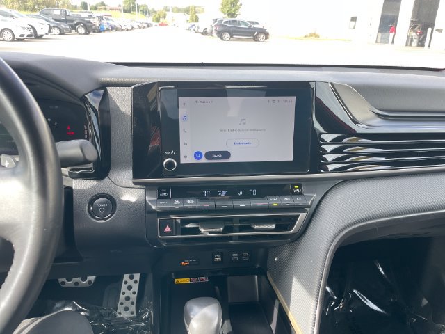 Used 2025 Toyota Camry SE FWD image 12