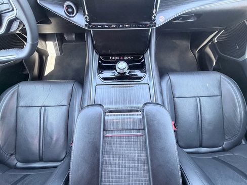 Used 2024 Jeep Wagoneer Series II w/ Flexible Seating Group RWD image 20