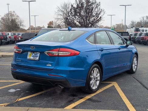 Used 2020 Ford Fusion SE image 3