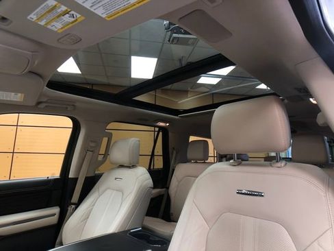 Certified 2023 Ford Expedition Platinum image 19