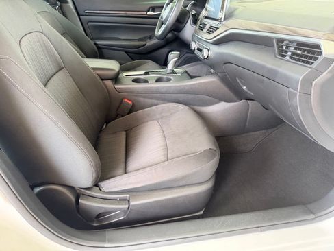 Used 2025 Nissan Altima 2.5 SV FWD image 37