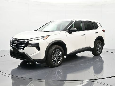 Used 2024 Nissan Rogue S image 1