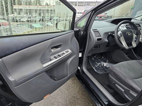Used 2012 Toyota Prius V Three image 21