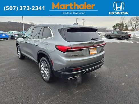 Used 2025 Buick Enclave Preferred image 3