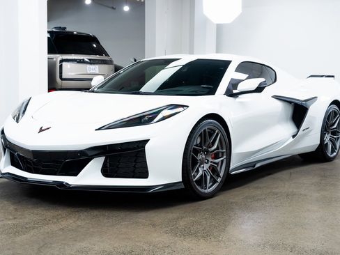 Used 2023 Chevrolet Corvette Z06 image 3