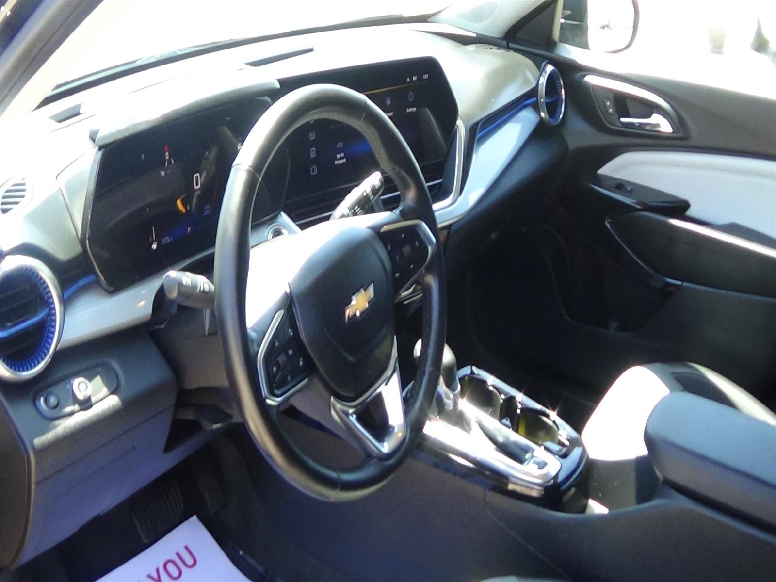 Used 2025 Chevrolet Trax LT w/ LT Convenience Package FWD image 16