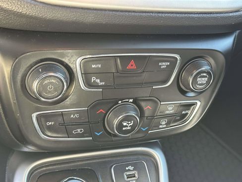 Used 2018 Jeep Compass Latitude w/ Popular Equipment Group AWD/4WD image 31