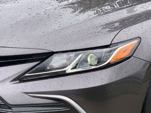 Used 2022 Toyota Camry LE image 6