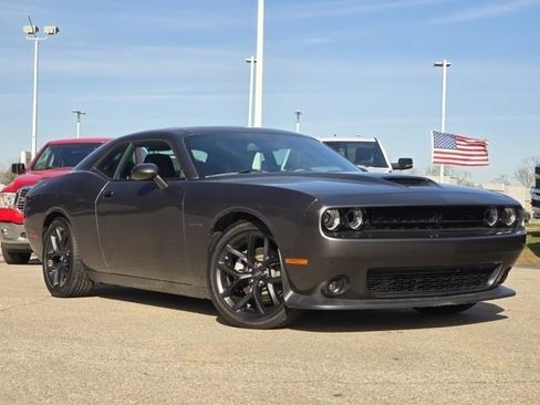 Used 2022 Dodge Challenger R/T w/ Plus Package image 2