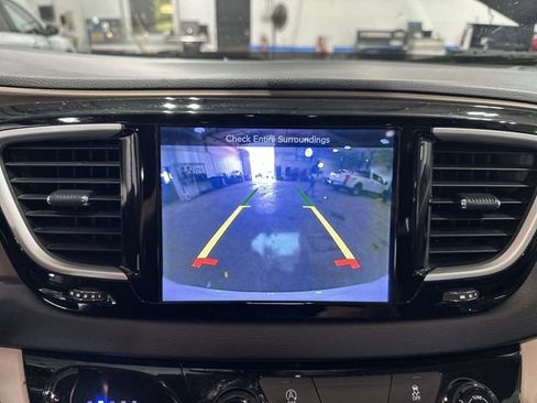 Used 2017 Chrysler Pacifica Touring FWD image 29