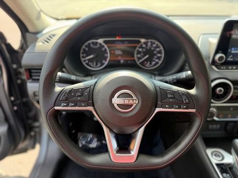 Used 2025 Nissan Sentra SV FWD image 3