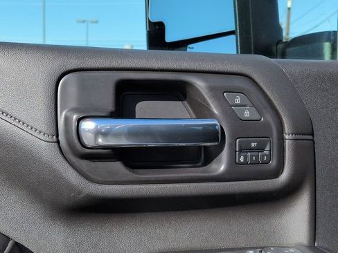 Used 2022 Chevrolet Silverado 2500 LTZ w/ LTZ Convenience Package image 21