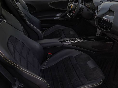 Used 2023 Ferrari SF90 Spider image 42