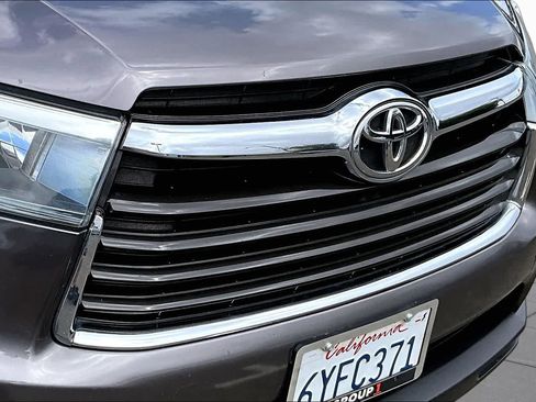 Used 2015 Toyota Highlander XLE AWD/4WD image 29
