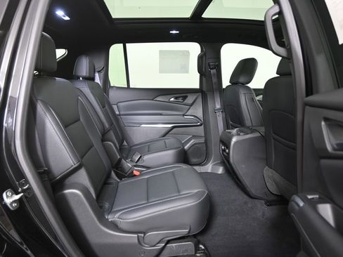 Used 2025 Chevrolet Traverse LT w/ Sun and Wheel Package image 15