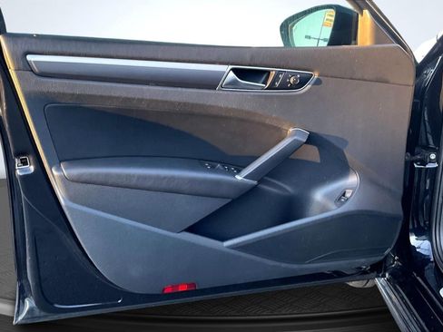 Used 2018 Volkswagen Passat 2.0T R-Line image 23