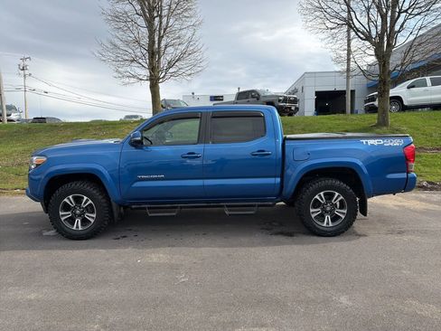 Used 2017 Toyota Tacoma TRD Sport w/ Tow Package (A/T) AWD/4WD image 6
