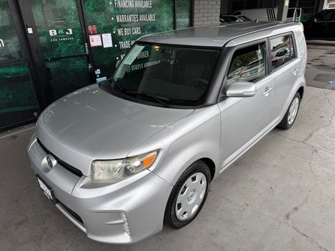 Used 2014 Scion xB image 2