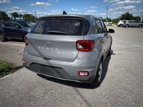 Used 2020 Hyundai Venue SE FWD image 8