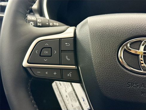 New 2026 Toyota Highlander Limited image 18