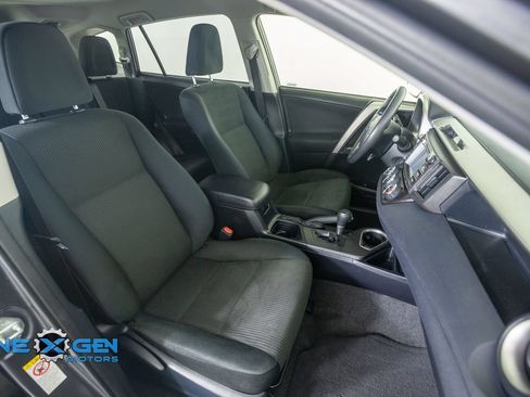 Used 2016 Toyota RAV4 LE FWD image 41