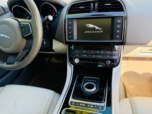Used 2017 Jaguar XE Prestige image 15