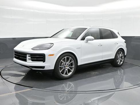 Certified 2025 Porsche Cayenne E-Hybrid AWD/4WD image 1