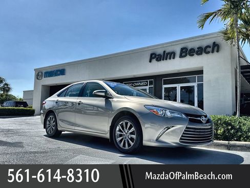 Used 2017 Toyota Camry FWD image 1