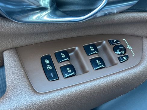 Used 2022 Volvo XC90 T6 Momentum w/ Climate Package image 13